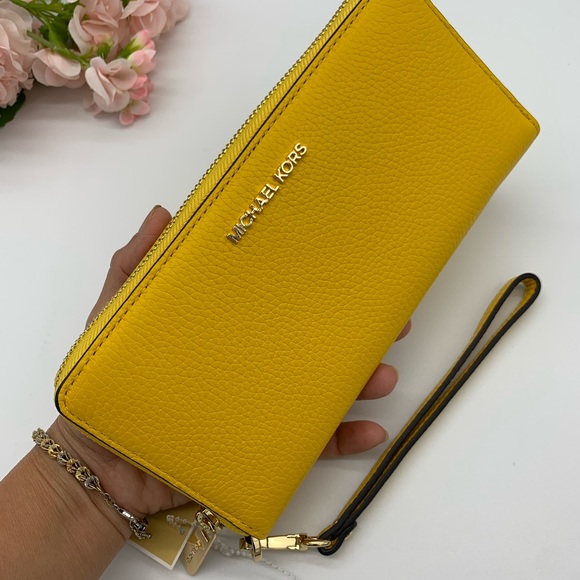 Michael Kors Jet Set Travel Continental Leather Wristlet - BUTTER/ GOLD tone - Picture 3 of 8